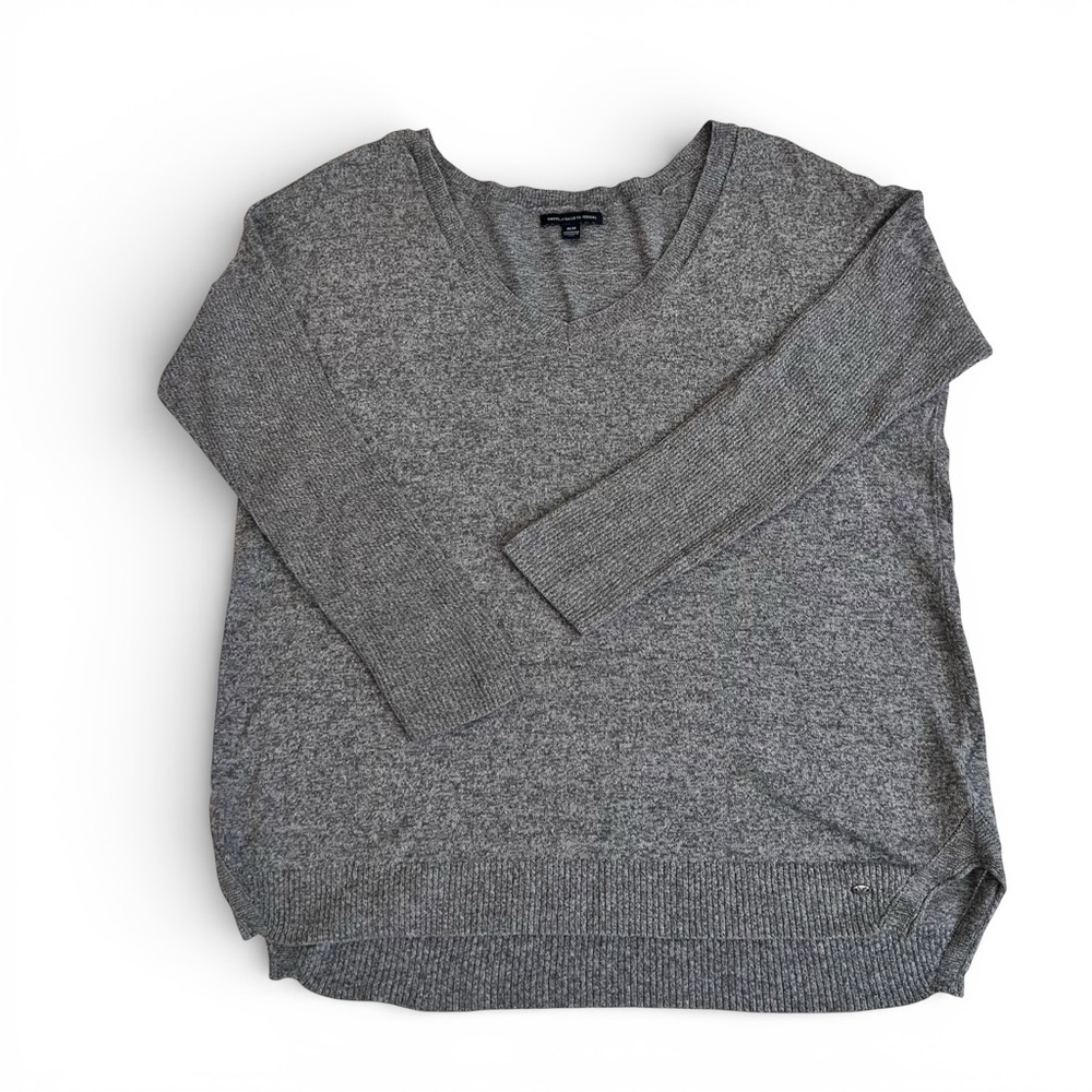American Eagle Outfitters Women’s Gray V- Neck Sweater‎ - SZ: Medium